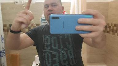 MC Isti magyaráz a tükörnek