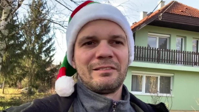 Pofátlan és nárcisztikus Herbert karácsonyi kérése a trollokhoz