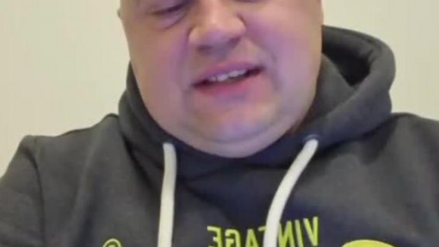 MC Háztartàsi Szemét közli hogy irakba kell repülnie klipet forgatni