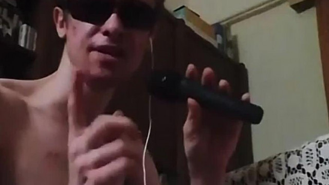 Robbant arcú Jolly privát koncertet tart, ami felér egy kínzással + gyűlölködés videó végén