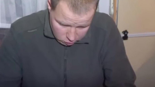 Üdvözlendő hír! Alexot mégis átbaszták a lakóputrival - Recseg-ropog a padló ezerrel.