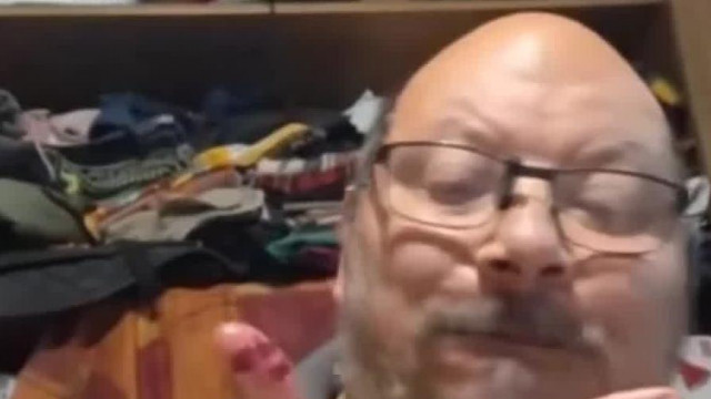 Tojás úriember módjára vacsorázik