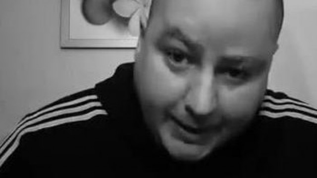 Norbincel felolvassa egy troll üzenetét, majd közli, hogy URL alapján le lehet nyomozni bárkit