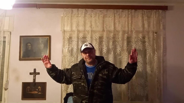 Skizó Egri Ecetes Béla félrészegen előadja értelmetlen versét (szerinte rap stílusban)