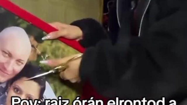Luka Tempera egy ollóval szétvágja az esküvői fotóját, amin a malacával pózol