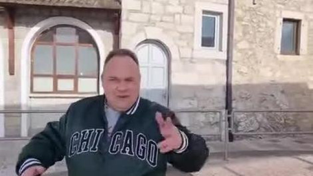 MC Isti - Komoly helyeket mutatok (válogatás)