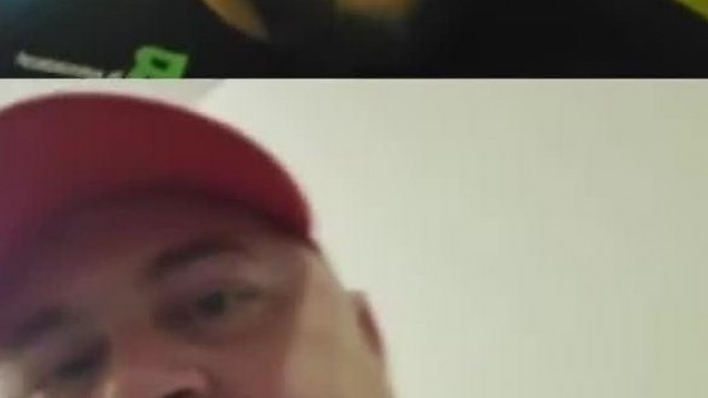 MC Koldus az egyik neki köszönő felszopójának: Nem szia Isti! ...hanem segíts!