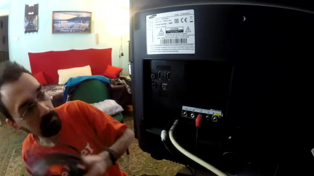 Retro balfasz Turha Tamás azt hiszi, hogy a TV AV hang bemenete, az RCA hang kimenet
