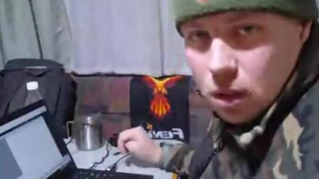Lakókocsi Live! Koldustech rádiót próbál programozni