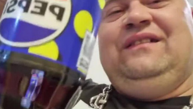 MC ISTI TELE A HŰTŐ
