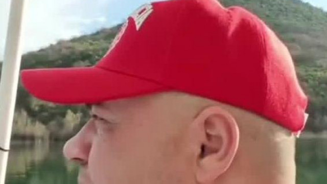 Mc Isti egy motorcsònakban ülve szeretne Horrorfilmet forgatni