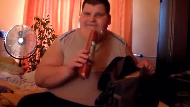 Molnár Krisztián retro kontentparódiája - Mi van a táskámban?