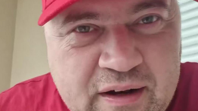 Mc ISTI gyűlölködve kitàlal a Tàjföldön bújkàlò Sztívmesterről