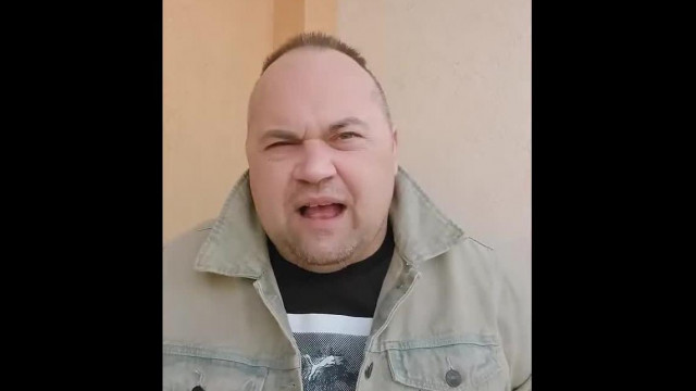 MC hülyegyerek megint hisztizik a köszöntőkkel kapcsolatban