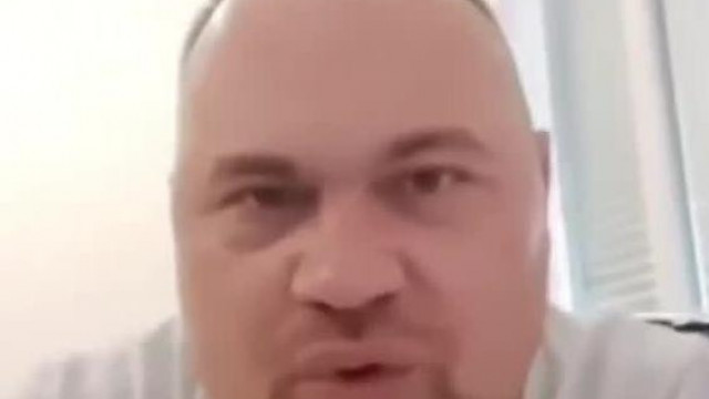 MC Pineapple próbál külföldi nyelven kommunikálni de nem tud mert egy fogyatékos iskolázatlan f@sz