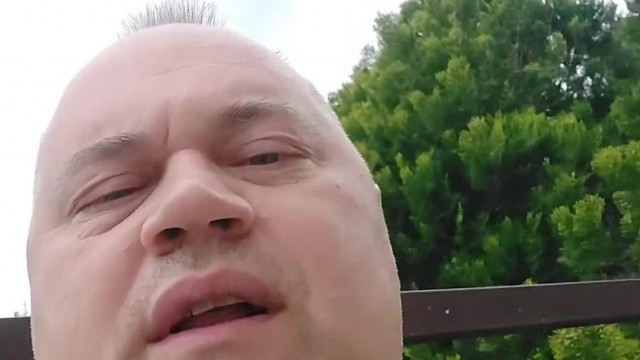 MC Gyogyós órákig várta a tulajt, hogy forgassanak, majd esti szűz témák a csajokról (Teljes "hol a füled?" videó)