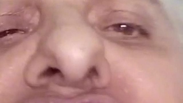 Tiktok életkép: Random öregasszony piaci kofaként ismételgeti koldulós szövegét