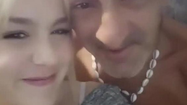 Csöves Táky az egybites, tanyasi hanglejtésű unokahúgával flexel