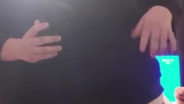 Méretben az egész Barba családot kitevő, Meleg Maci Tibi halandzsa rapje