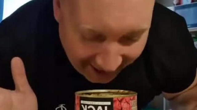 Subisertés ételfüggősége tovább romlott... Kutyakaját eszik