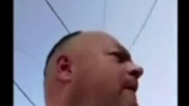 MC Elmebeteg szidja az őt ugató kutyákat - régi live részletek