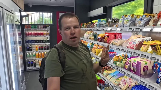 A milliomos Koldustechnika Alex bemutatja az Auchan GO személyzet nélküli automata boltot a Bikás parkban