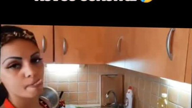Luka tempera fél kiló porcukorral és nyálával kevert moslékot készít a Hízódisznó Subikának