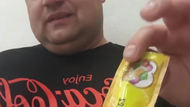 Fogatlan sertèskènyi Kebab ès Hamburger zabálás közben gyűlölködik a trollokra