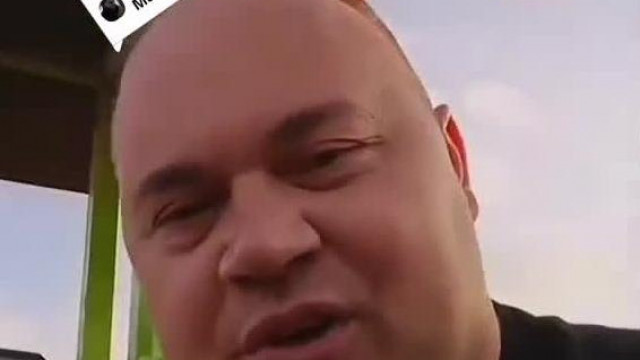 Szűz Pityuka hülyének tartja a nőket, hogy nem éltek a lehetőséggel amit felajánlott