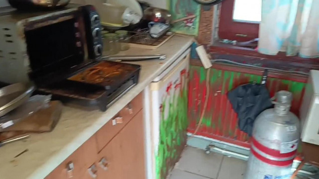 Rucu Bácsi putri tour - Házbemutató ujjnyi vastag zsírral és retekkel a lakótérben
