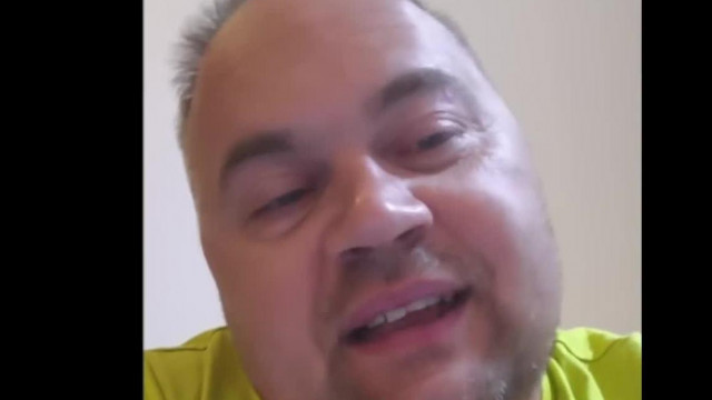 Agyhalott Pityuka el akarja csalni az ábécét, de még felolvasni is alig bírja, mert debil