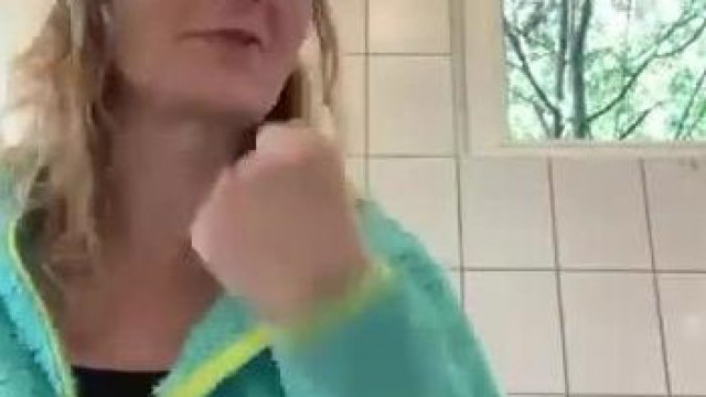 Antisociális selejt, Kaffka Tibi bebaszós, gyűlölködős, nyilvános wc-ben csövezős live #1 2025.05.29.