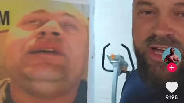 Norbert Stu kinyomtatta MC Gyogyós fejét és ráragasztotta a boxzsákra