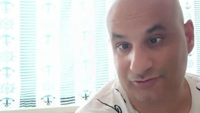 Tétből utcán farkat villantó Baranyi Jo mond véleményt a magát tétből fegyújtó családanyáról
