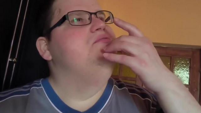 Molnár Krisztián 36 évesen majdnem sírva fakad, mert a szülei megzavarták a videózásban (vlog részlet)