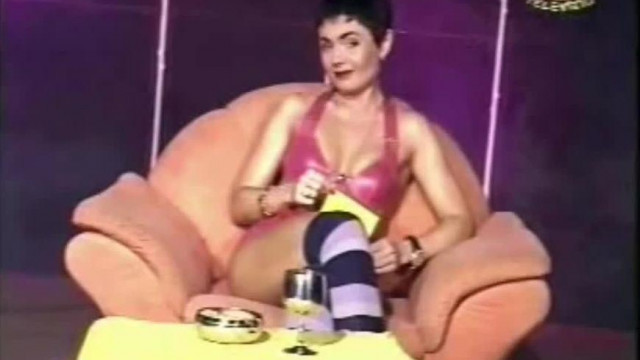 Az Incel Szűz MC Isti betelefonàl Anettkának (Retro - Paròdia)