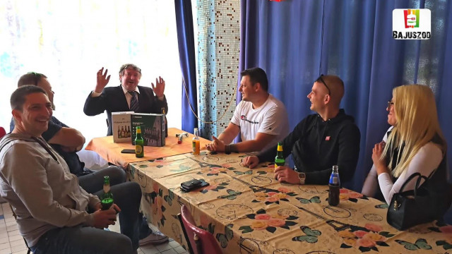 Felszopói találkozó a retardált Elek Zolival, a haldokló kutyák szakértőjével