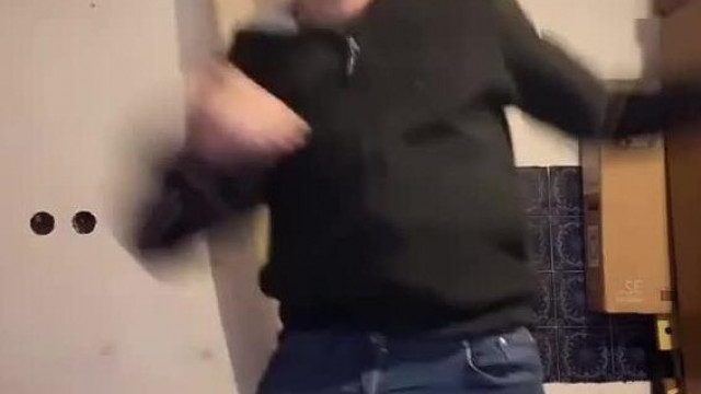 Pedofil Sodi táncolós részlet (kölyökidő zenével)