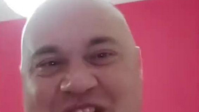 Fogatlan Sertésszűz Pityek szívesen levenné a bugyit egy lányról, bár attól meg picsaszag lenne a szobában