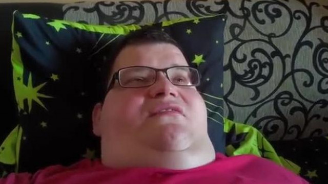 Körte fejű Rozmár Babakoca együgyű élménybeszámolós vlogja a munkáról