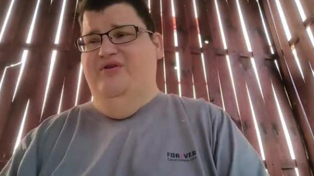Újabb unalmas Körte fejű Rozmár Babakoca Vlog a kinti fa kalitkából