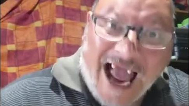 Az elmebeteg állatkínzó és pedofil, Vadász Gyula ordibál az állataival majd a tiktokkal