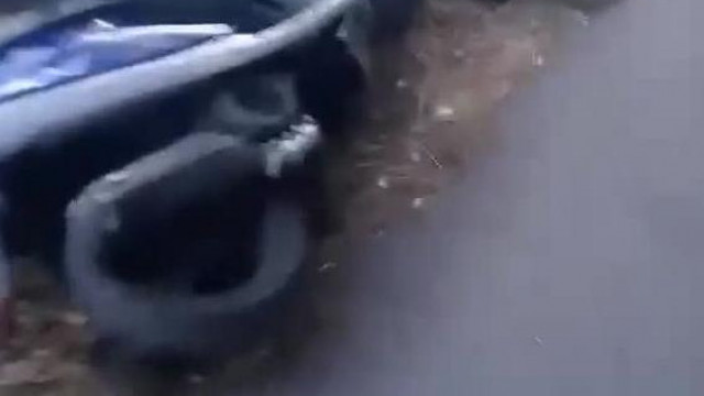 Kaffka Tibi bemindenezve alszik a széttört rotyogó mellett hétfő reggel - spotting: június 30.