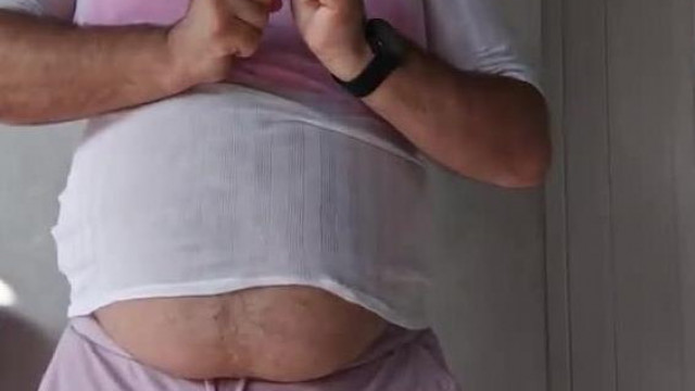 Atom aberrált, tranyó Yaboku Tiktokon mérgezi az emberek látószervét ,,outfit-check" videóval