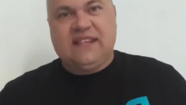 MC hízódisznóra megint rájött a szájzáras incel roham, mert látott egy párt a tengerparton