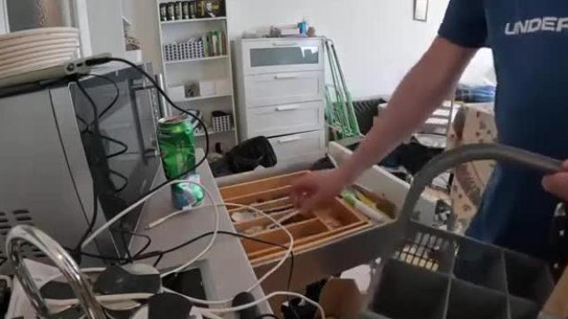 Pedo Sodi örömködik, amiért megfutamodott a trollok elől +kis mosogatás a putriban - retro