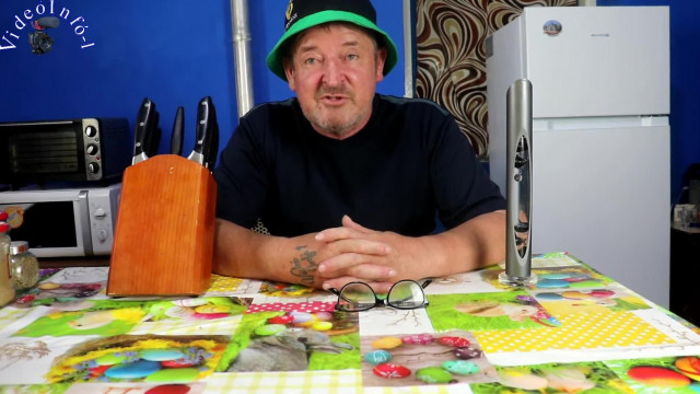 Alkeszinfó-1 beszédhibás válaszvideóban hisztizik Dancsó Péterre