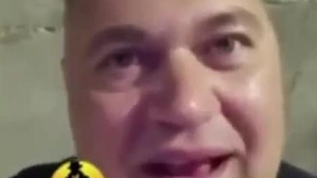 MC Paranoia Kigúvadt szemekkel mesèli hogy màsok bámuljàk: "Mit keresel te az én Országomban?"