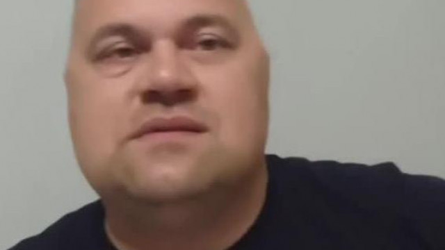 MC Léggömb Brutàlis fejeket vàgva, eltorzult arccal közli hogy mindenki irigy rà