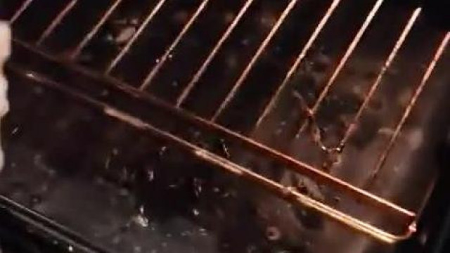 KoldusTV-féle flexelés - Mirelit pizza sikeres behelyezése a mocskos sütőbe